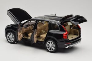 Volvo XC90 Onyx Black Paudi Model 1:18 9430842 Metal - imagem 5 de 8