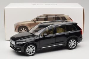 Volvo XC90 Onyx Black Paudi Model 1:18 9430842 Metal - imagem 8 de 8