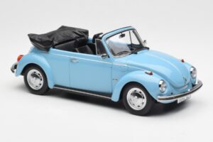 Volkswagen Beetle 1303 Cabriolet Azul Claro Norev 1:18 188531 Metal - imagem 4 de 6