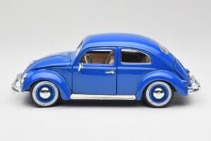 Volkswagen Beetle Azul Bburago 1:18 23124646 Metal - imagem 4 de 8