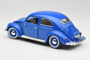 Volkswagen Beetle Azul Bburago 1:18 23124646 Metal - imagem 7 de 8