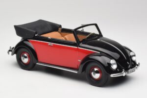 Volkswagen Beetle Cabriolet Preto & Vermelho Minichamps 1:18 107054132 Resina - imagem 4 de 6