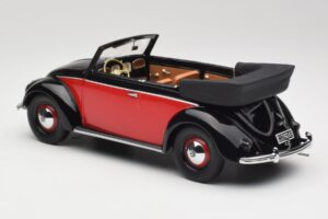 Volkswagen Beetle Cabriolet Preto & Vermelho Minichamps 1:18 107054132 Resina - imagem 5 de 6