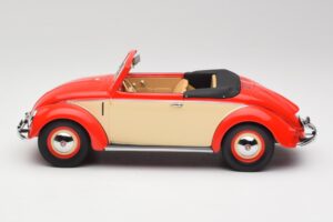 Volkswagen Beetle Hebmuller Cabriolet Vermelho & Creme Minichamps 1:18 107054231 Resina - imagem 3 de 6