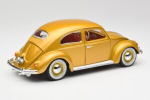 Volkswagen Beetle Dourado Bburago 1:18 3361 Metal - imagem 3 de 8