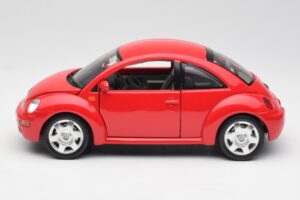 Volkswagen New Beetle Vermelho Bburago 1:18 8185108 Metal - imagem 4 de 8