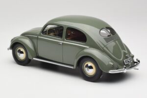 Volkswagen Beetle Beryl Verde Minichamps 1:18 107054000 Resina - imagem 5 de 6