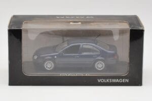 Volkswagen Bora Ocean Azul Minichamps 1:43 8198223B Metal - imagem 4 de 4