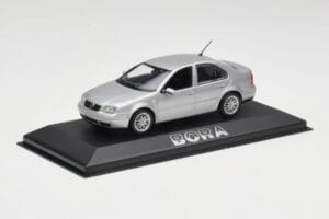 Volkswagen Bora Reflex Prata Minichamps 1:43 81982223S Metal - imagem 2 de 4