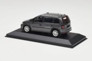Volkswagen Cross Touran Platinum Cinzento Minichamps 1:43 400056170 Metal - imagem 3 de 4