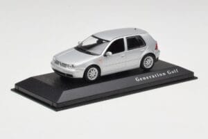 Volkswagen Golf Mk4 Reflex Prata Minichamps 1:43 4527111022 Metal - imagem 2 de 4