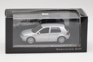 Volkswagen Golf Mk4 Reflex Prata Minichamps 1:43 4527111022 Metal - imagem 4 de 4