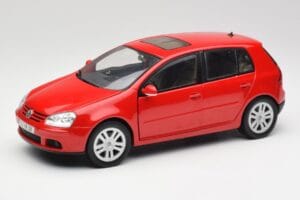 Volkswagen Golf Mk5 4-Door Tornado Vermelho Bburago 1:18 GOLF001 Metal