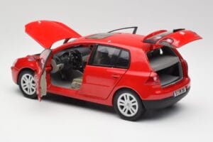 Volkswagen Golf Mk5 4-Door Tornado Vermelho Bburago 1:18 GOLF001 Metal - imagem 5 de 8