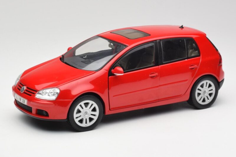 Volkswagen Golf Mk5 4-Door Tornado Vermelho Bburago 1:18 GOLF001 Metal