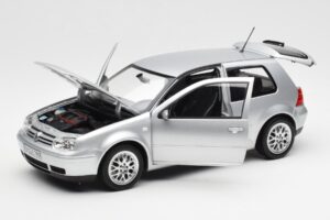 Volkswagen Golf Mk5 GTI Prata Norev 1:18 188570 Metal - imagem 2 de 8