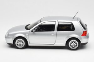 Volkswagen Golf Mk5 GTI Prata Norev 1:18 188570 Metal - imagem 4 de 8