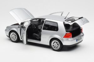 Volkswagen Golf Mk5 GTI Prata Norev 1:18 188570 Metal - imagem 5 de 8