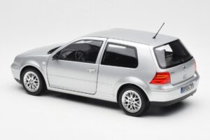 Volkswagen Golf Mk5 GTI Prata Norev 1:18 188570 Metal - imagem 7 de 8