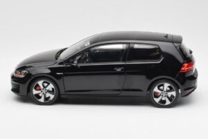 Volkswagen Golf Mk7 GTI Preto Norev 1:18 188550 Metal - imagem 4 de 8