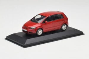 Volkswagen Golf Plus Tornado Vermelho Minichamps 1:43 821911110 Metal - imagem 2 de 4