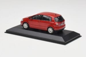 Volkswagen Golf Plus Tornado Vermelho Minichamps 1:43 821911110 Metal - imagem 3 de 4