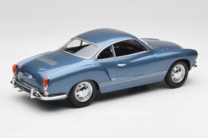 Volkswagen Karmann Ghia Coupe Neptune Azul Minichamps 1:18 155054022 Metal - imagem 2 de 6