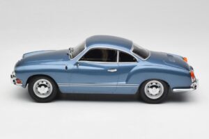 Volkswagen Karmann Ghia Coupe Neptune Azul Minichamps 1:18 155054022 Metal - imagem 3 de 6