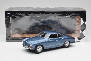 Volkswagen Karmann Ghia Coupe Neptune Azul Minichamps 1:18 155054022 Metal - imagem 6 de 6