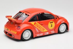 Volkswagen New Beetle Cup Bburago 1:18 3329 Metal - imagem 3 de 8