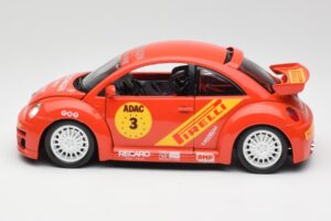 Volkswagen New Beetle Cup Bburago 1:18 3329 Metal - imagem 4 de 8