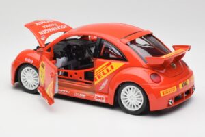 Volkswagen New Beetle Cup Bburago 1:18 3329 Metal - imagem 5 de 8