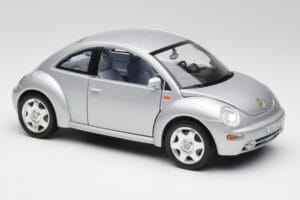 Volkswagen New Beetle Reflex Prata Metálico Bburago 1:18 3322 Metal - imagem 6 de 8