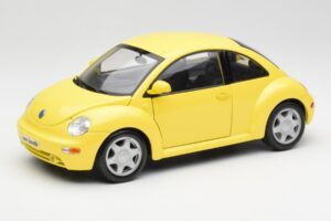 Volkswagen New Beetle Amarelo Maisto 1:18 37800-M4 Metal