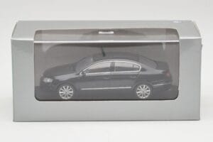 Volkswagen Passat B6 Sedan Shadow Azul Metallic Minichamps 1:43 PASSAT001 Metal - imagem 3 de 3