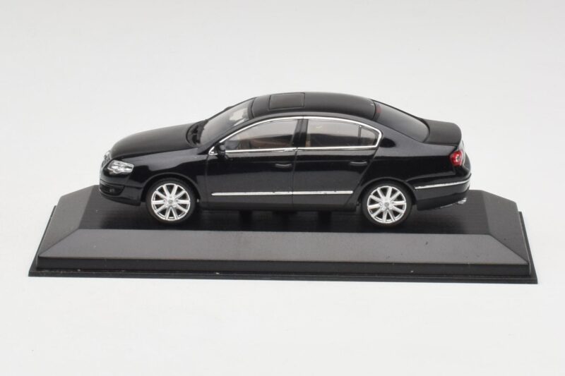 Volkswagen Passat B6 Sedan Shadow Azul Metallic Minichamps 1:43 Volkswagen Passat B6 Sedan Shadow Azul Metallic Minichamps 1:43 PASSAT001 Metal