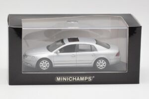Volkswagen Phaeton Prata Minichamps 1:43 3D0099300A Metal - imagem 4 de 4