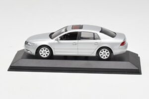 Volkswagen Phaeton Prata Minichamps 1:43 3D0099300A Metal