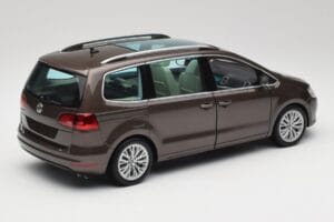 Volkswagen Sharan 7N Castanho Carvalho Metálico Minichamps 1:18 110051001 Metal - imagem 3 de 8