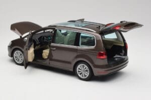 Volkswagen Sharan 7N Castanho Carvalho Metálico Minichamps 1:18 110051001 Metal - imagem 5 de 8