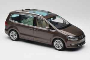 Volkswagen Sharan 7N Castanho Carvalho Metálico Minichamps 1:18 110051001 Metal - imagem 6 de 8