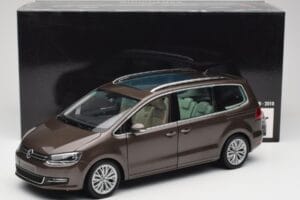 Volkswagen Sharan 7N Castanho Carvalho Metálico Minichamps 1:18 110051001 Metal - imagem 8 de 8