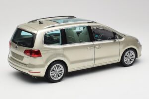 Volkswagen Sharan 7N Reflex Prata Metálico Minichamps 1:18 110051002 Metal - imagem 3 de 8