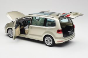 Volkswagen Sharan 7N Reflex Prata Metálico Minichamps 1:18 110051002 Metal - imagem 5 de 8