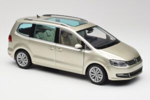 Volkswagen Sharan 7N Reflex Prata Metálico Minichamps 1:18 110051002 Metal - imagem 6 de 8