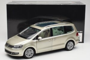 Volkswagen Sharan 7N Reflex Prata Metálico Minichamps 1:18 110051002 Metal - imagem 8 de 8