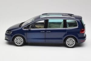 Volkswagen Sharan 7N Shadow Azul Metálico Minichamps 1:18 110051100 Metal - imagem 4 de 8