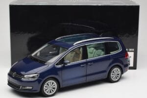 Volkswagen Sharan 7N Shadow Azul Metálico Minichamps 1:18 110051100 Metal - imagem 8 de 8