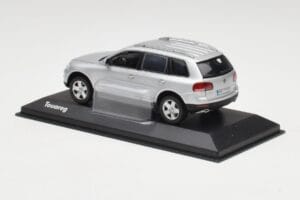Volkswagen Touareg Reflex Prata Minichamps 1:43 68625 Metal - imagem 3 de 4