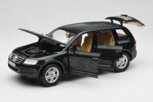 Volkswagen Touareg V10 TDI Canyon Green Bburago 1:18 34911-V1 Metal - imagem 2 de 8